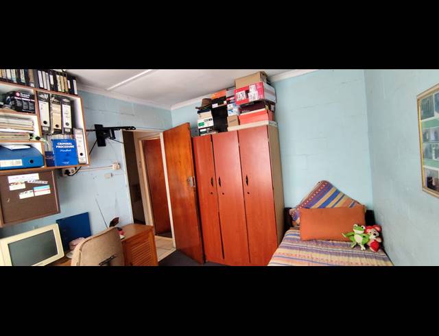 2 BEDROOM FREEHOLD FOR SALE IN MANENBERG